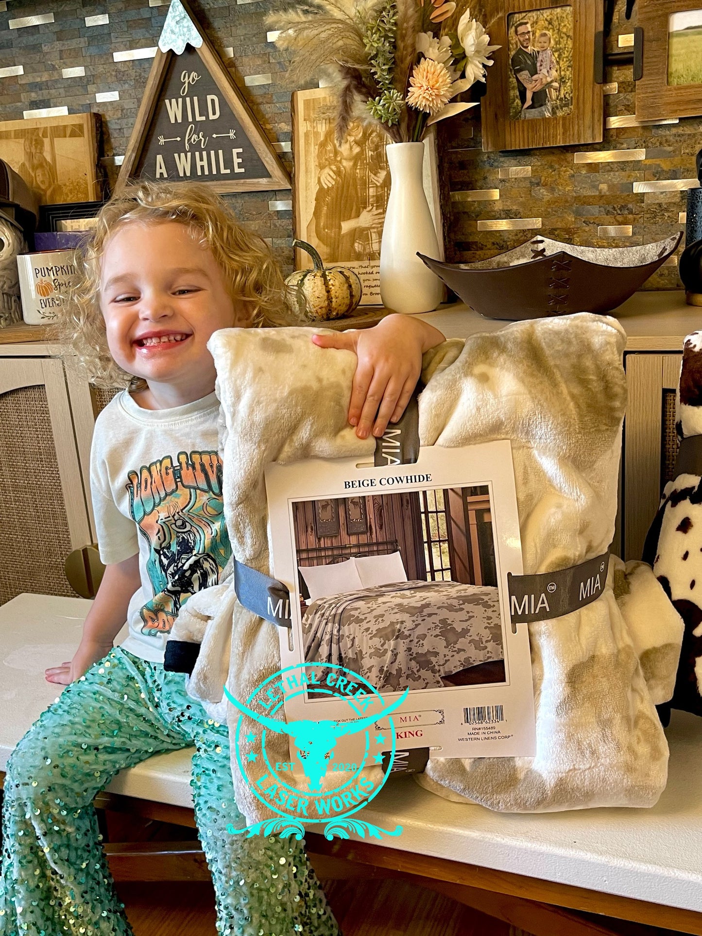 KING SIZE COW PRINT MIA BLANKET