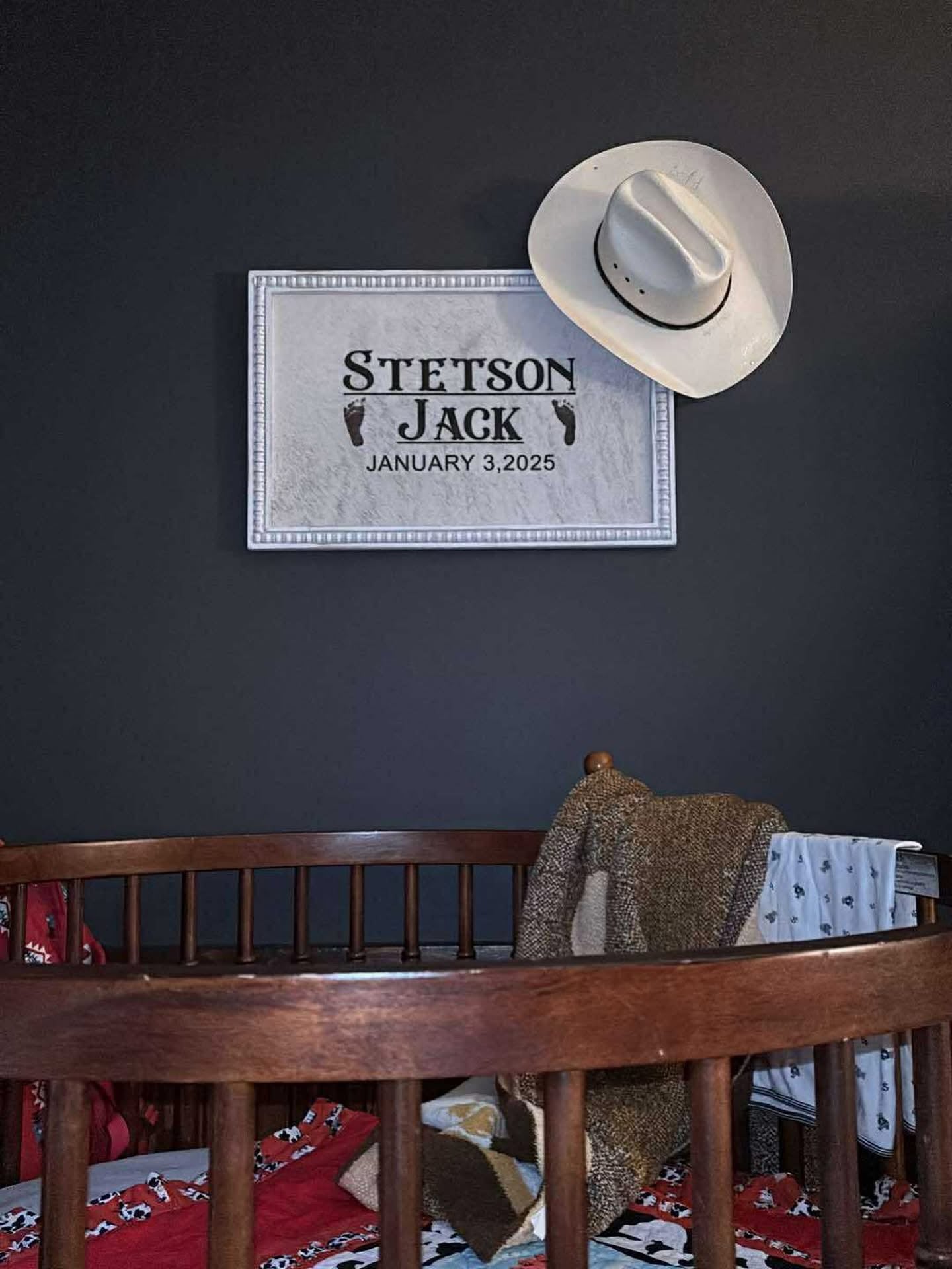 PHOTO BRANDED FOOTPRINT DECOR